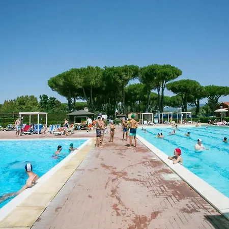 Parque de Campismo Luxe Mobilehome With Dishwasher And Airconditioning Included Fits 4 Adults And 1 Child, Ameglia, Ligurie, Cinqueterre, North Italy, Beach, Pool, Glamping Ameglia