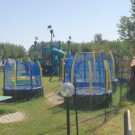 Luxe Mobilehome With Dishwasher And Airconditioning Included Fits 4 Adults And 1 Child, Ameglia, Ligurie, Cinqueterre, North Italy, Beach, Pool, Glamping * Ameglia