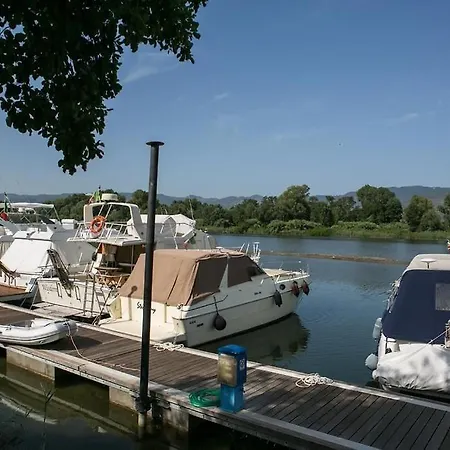 Kamp alanı Luxe Mobilehome With Dishwasher And Airconditioning Included Fits 4 Adults And 1 Child, Ameglia, Ligurie, Cinqueterre, North Italy, Beach, Pool, Glamping *